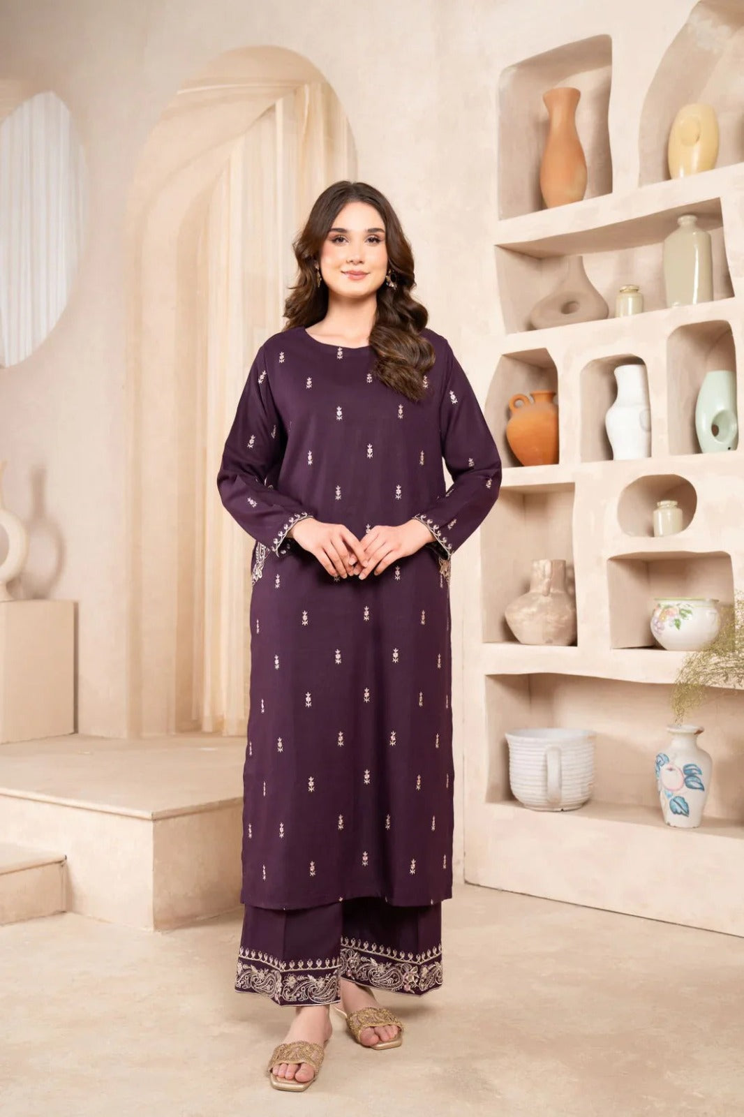 Luxurious purple pocket
Embroidered 2-Piece Set